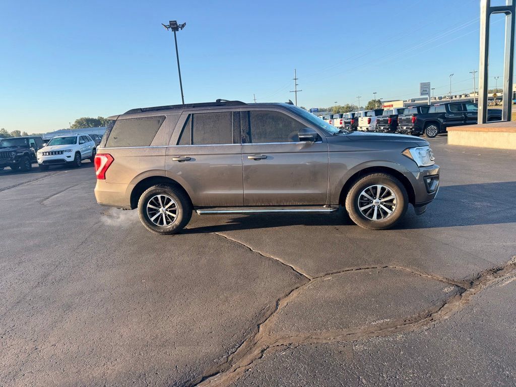 Used 2019 Ford Expedition XLT w/ Equipment Group 202A AWD/4WD image 5