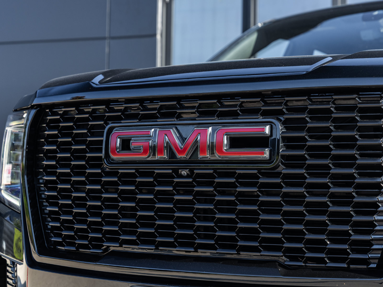 Used 2021 GMC Yukon Denali w/ Denali Premium Package RWD image 13
