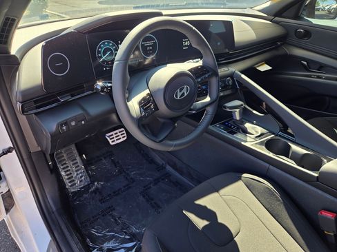 New 2025 Hyundai Elantra SEL image 8