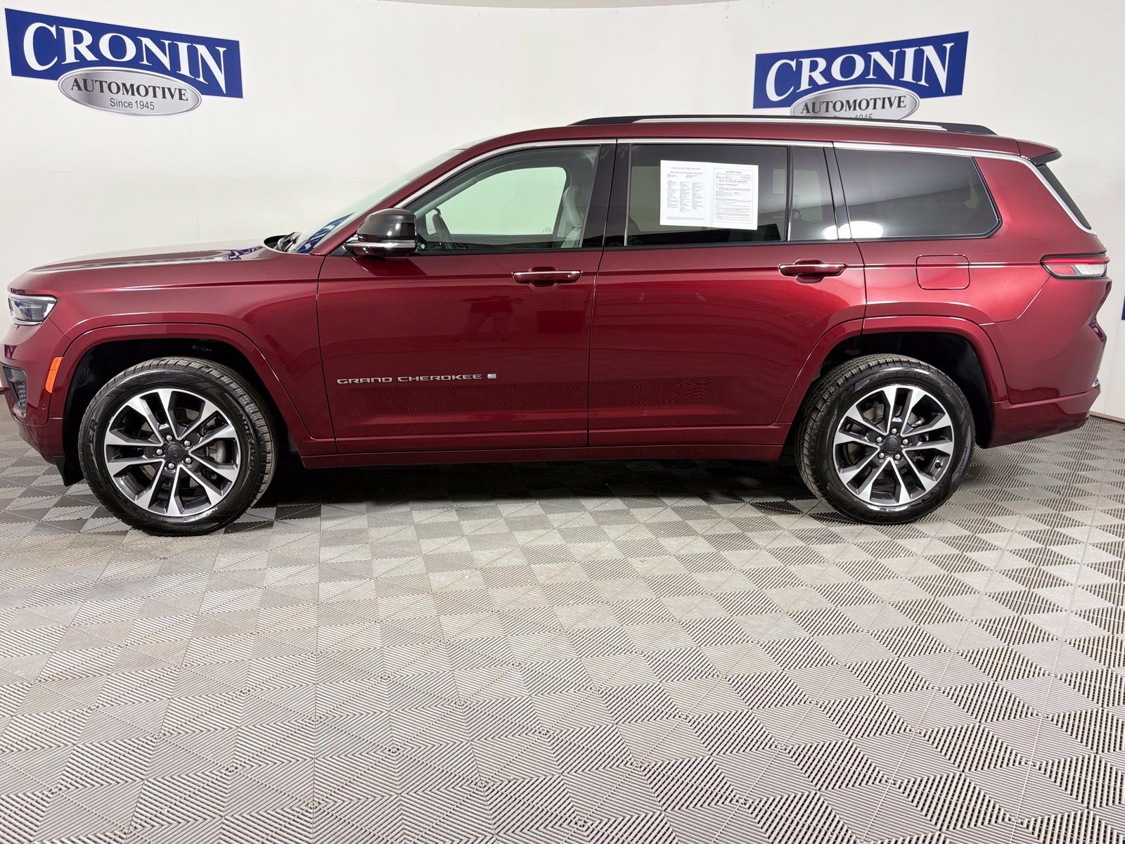 Used 2021 Jeep Grand Cherokee L Overland w/ Luxury Tech Group IV AWD/4WD image 40