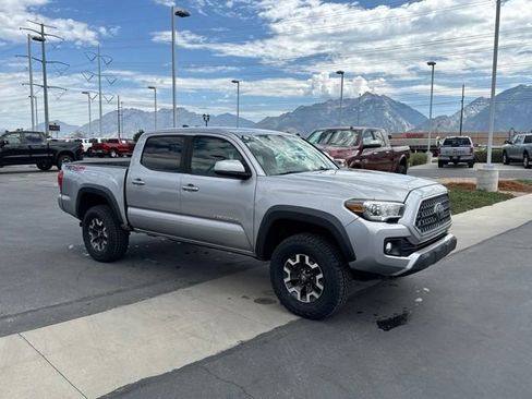 Used 2019 Toyota Tacoma TRD Off-Road w/ Technology Package AWD/4WD image 5