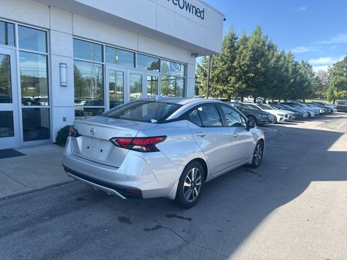 Used 2020 Nissan Versa SV FWD image 3