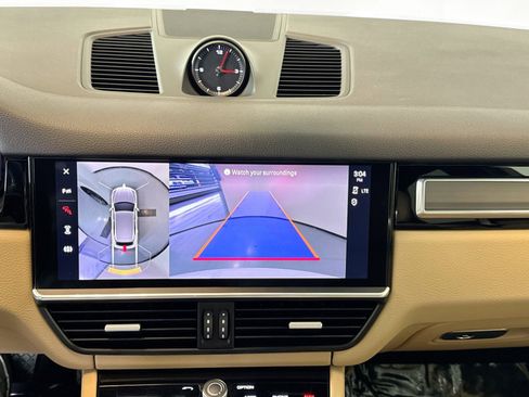 Certified 2023 Porsche Cayenne Platinum Edition image 18