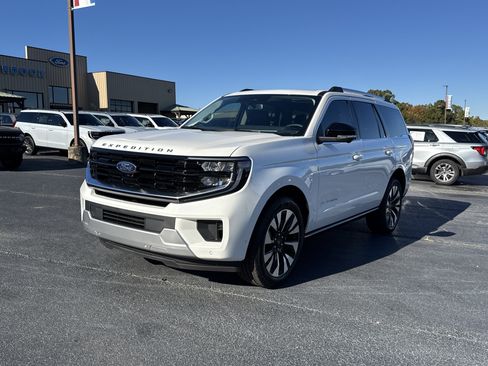 New 2025 Ford Expedition Platinum w/ Driver's Package image 2