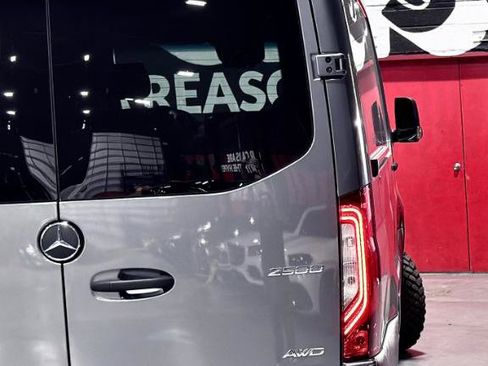 Used 2023 Mercedes-Benz Sprinter 2500 image 13