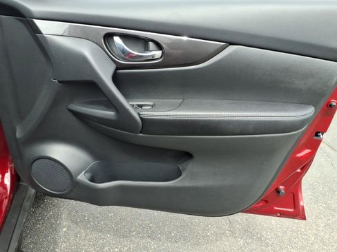 Used 2019 Nissan Rogue SV AWD/4WD image 9