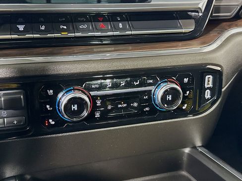 Used 2024 GMC Sierra 3500 SLT w/ SLT Convenience Package image 20