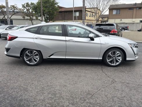 Used 2018 Honda Clarity Plug-In Hybrid image 3