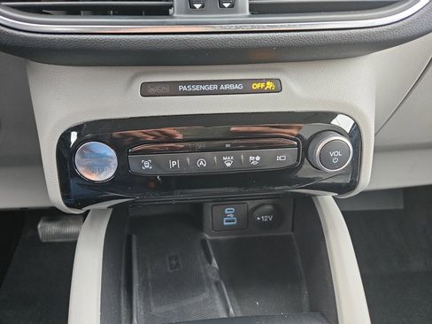 Certified 2023 Ford Escape Platinum AWD/4WD image 18
