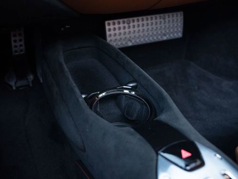 Used 2024 Ferrari SF90 Spider image 44