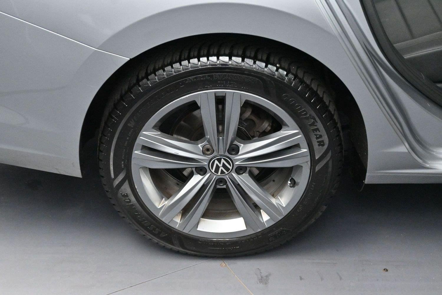 Used 2024 Volkswagen Jetta SE FWD image 36