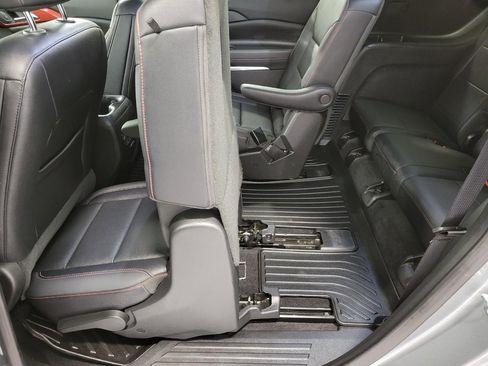 Used 2025 Chevrolet Traverse Z71 AWD/4WD image 24