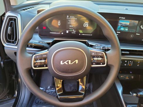 Used 2024 Kia Sorento LX FWD image 18