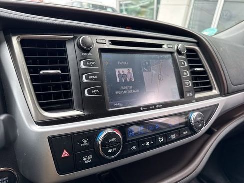 Used 2019 Toyota Highlander XLE AWD/4WD image 13