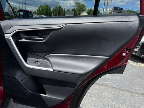 Used 2019 Toyota RAV4 LE AWD/4WD image 23