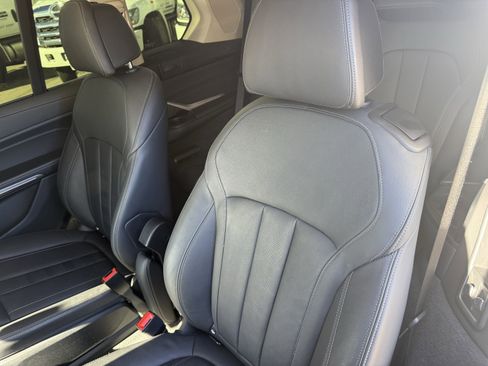 Used 2022 BMW X7 xDrive40i w/ Premium Package image 17