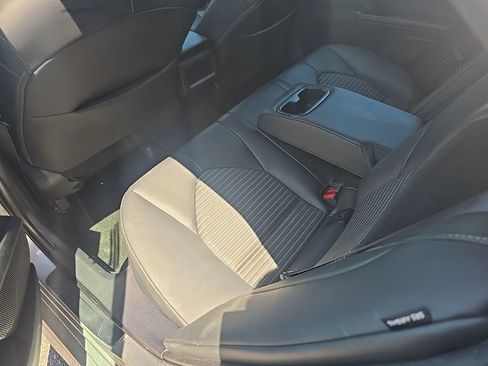 Used 2024 Toyota Camry SE FWD image 11