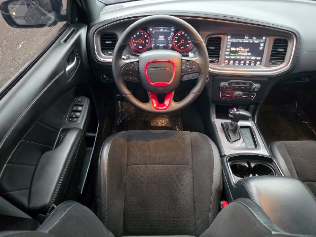 Used 2022 Dodge Charger R/T w/ Plus Group RWD image 4
