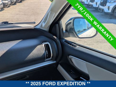 Certified 2025 Ford Expedition Active image 21