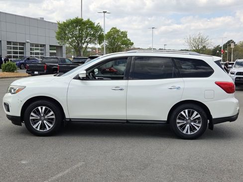 Used 2017 Nissan Pathfinder SL w/ SL Tech Package FWD image 2