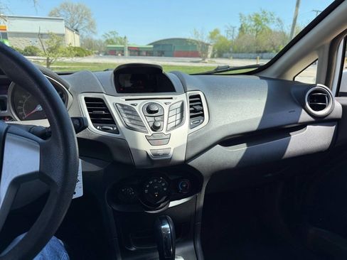 Used 2012 Ford Fiesta SE image 25