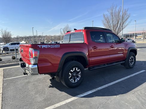 Used 2022 Toyota Tacoma TRD Off-Road image 10