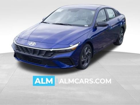 Certified 2025 Hyundai Elantra Sport FWD image 1