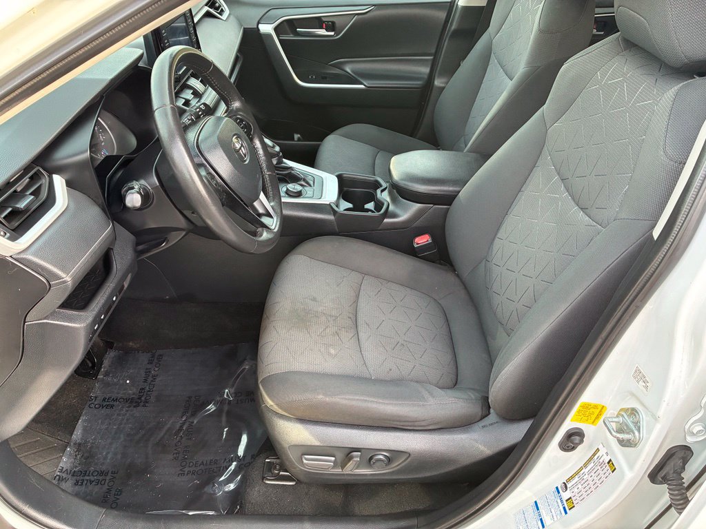 Used 2021 Toyota RAV4 XLE w/ XLE Grade Weather Package AWD/4WD image 15
