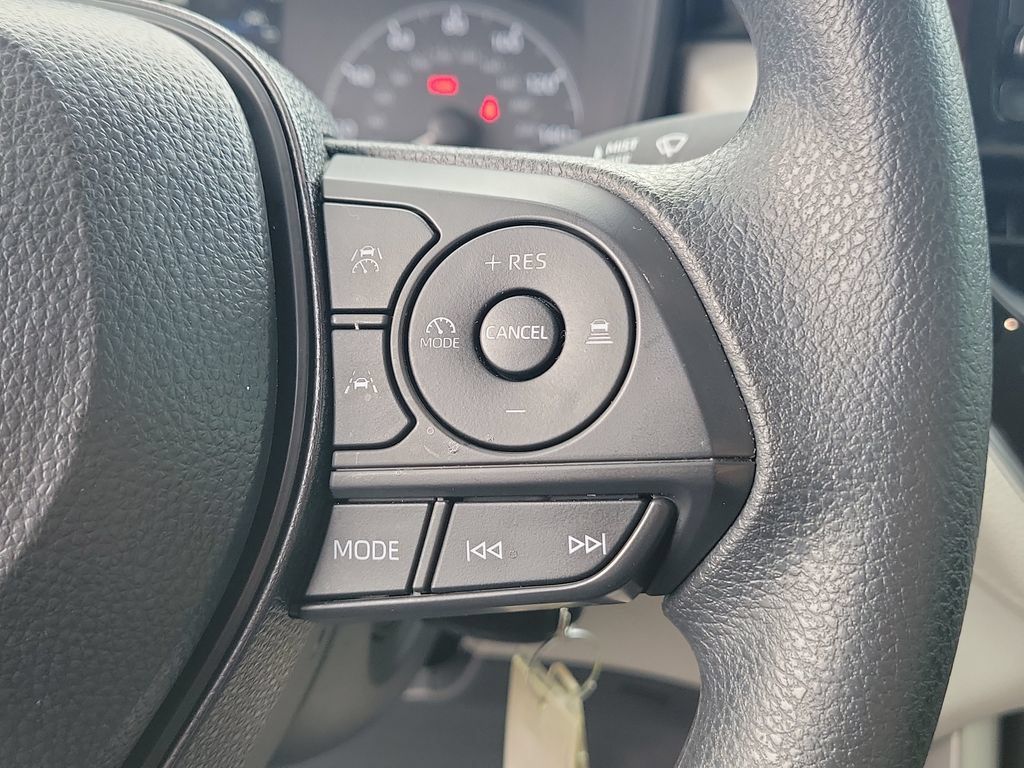 Used 2025 Toyota Corolla Cross L FWD image 24