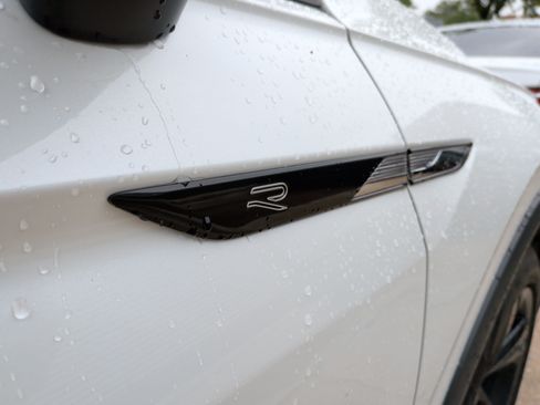 Used 2023 Volkswagen Tiguan SE R-Line FWD image 27