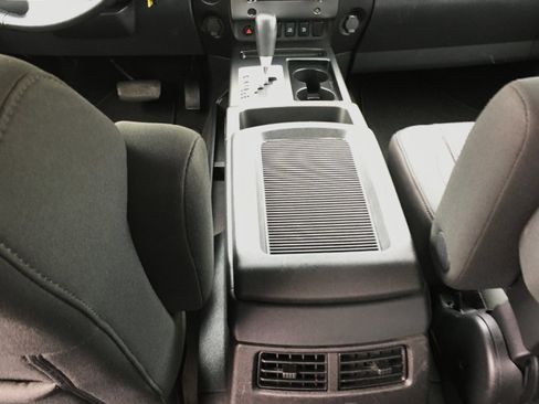 Used 2011 Nissan Titan SV w/ SV Value Truck Pkg image 23