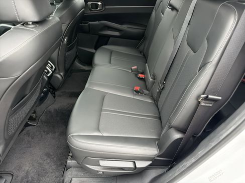 Used 2023 Kia Sorento S w/ Panoramic Sunroof Package image 21