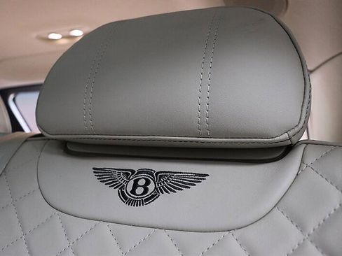 Used 2019 Bentley Bentayga AWD/4WD image 22