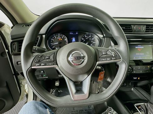 Used 2018 Nissan Rogue S image 12