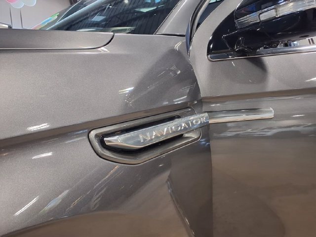 Used 2021 Lincoln Navigator Reserve w/ Luxury Package AWD/4WD image 19