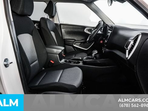 Used 2025 Kia Soul LX w/ LX Technology Package FWD image 14