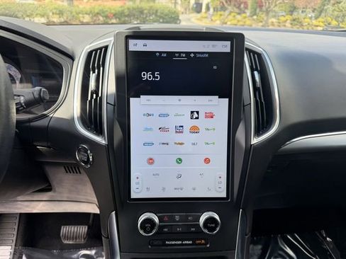 Used 2024 Ford Edge Titanium image 16