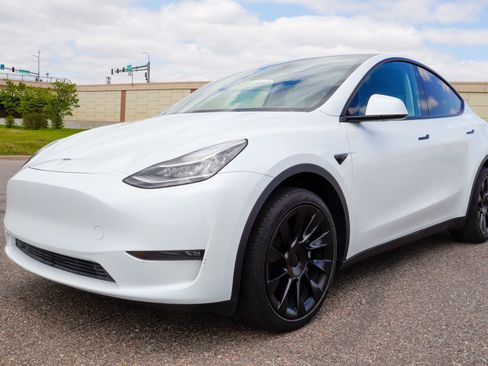 Used 2023 Tesla Model Y Long Range AWD/4WD image 8