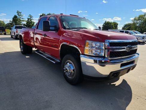 Used 2011 Chevrolet Silverado 3500 W/T image 3