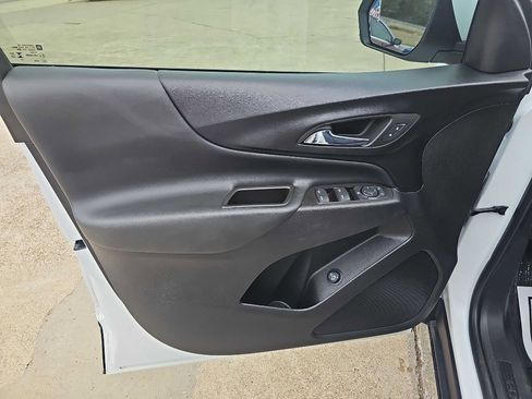 Used 2023 Chevrolet Equinox LT image 12