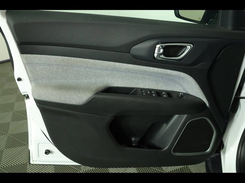 Used 2022 Jeep Compass Latitude w/ Convenience Group image 19