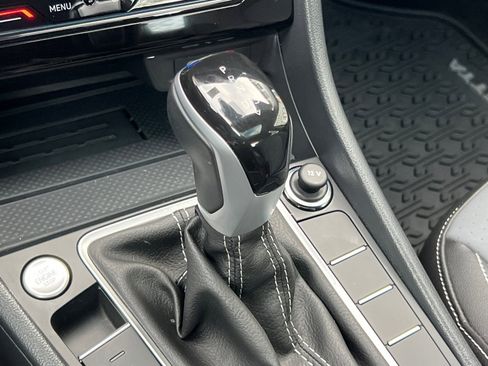 Certified 2025 Volkswagen Jetta SE image 20