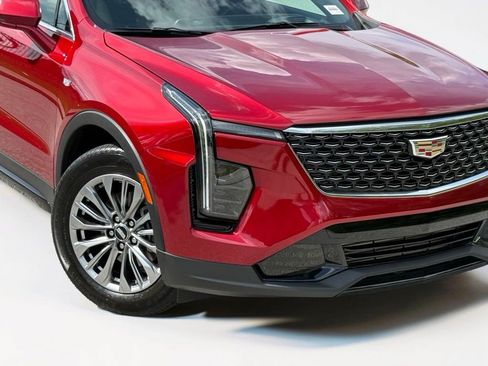 Certified 2024 Cadillac XT4 Premium Luxury w/ Technology Package FWD image 5