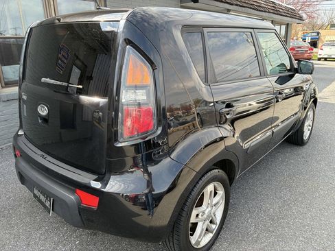 Used 2011 Kia Soul + w/ Audio Pkg image 6