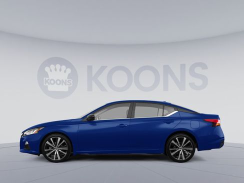 Used 2024 Nissan Altima 2.5 SR w/ SR Premium Package FWD image 2
