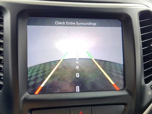 Used 2016 Jeep Cherokee Limited w/ Luxury Group AWD/4WD image 21