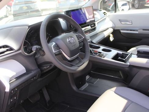 Certified 2026 Toyota Sienna XLE FWD image 55