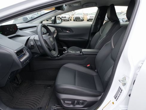 Used 2025 Toyota Prius XLE image 17