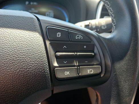Used 2025 Hyundai Venue SEL FWD image 23