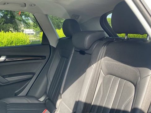 Used 2019 Audi Q5 2.0T Premium Plus w/ Premium Plus Package AWD/4WD image 13